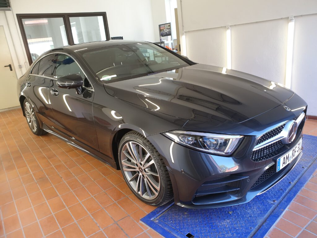 Mercedes CLS dunkelgrau, Frontpartie nach der Aufbereitung