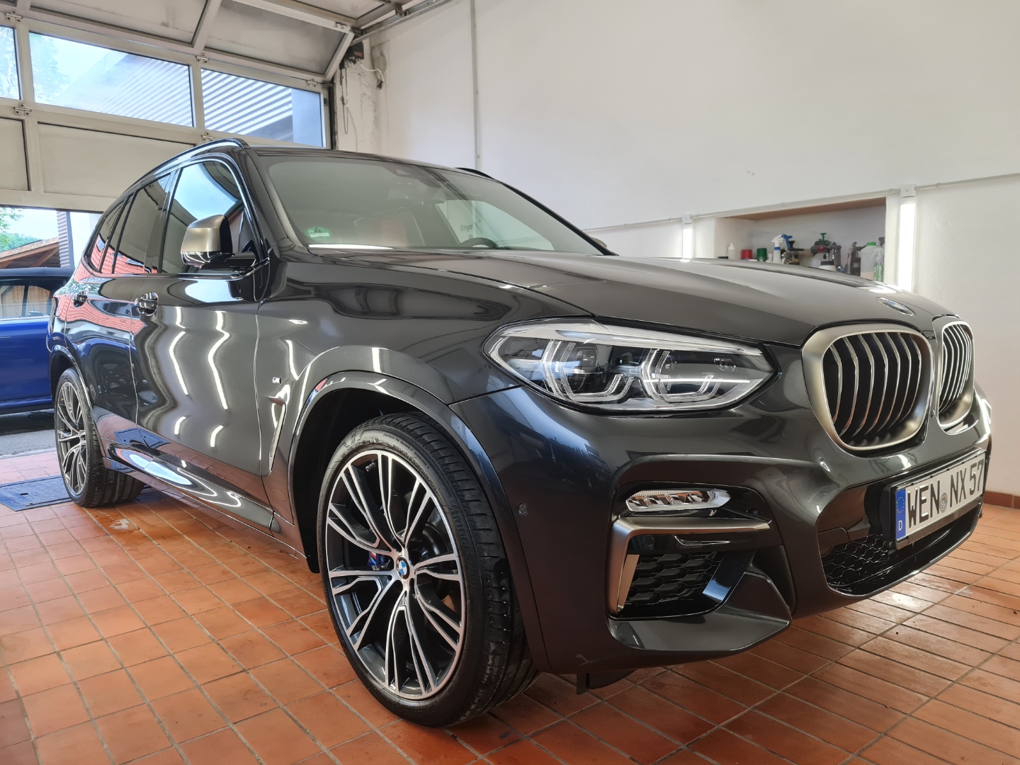 BMW X3 anthrazit M-Paket in der Halle