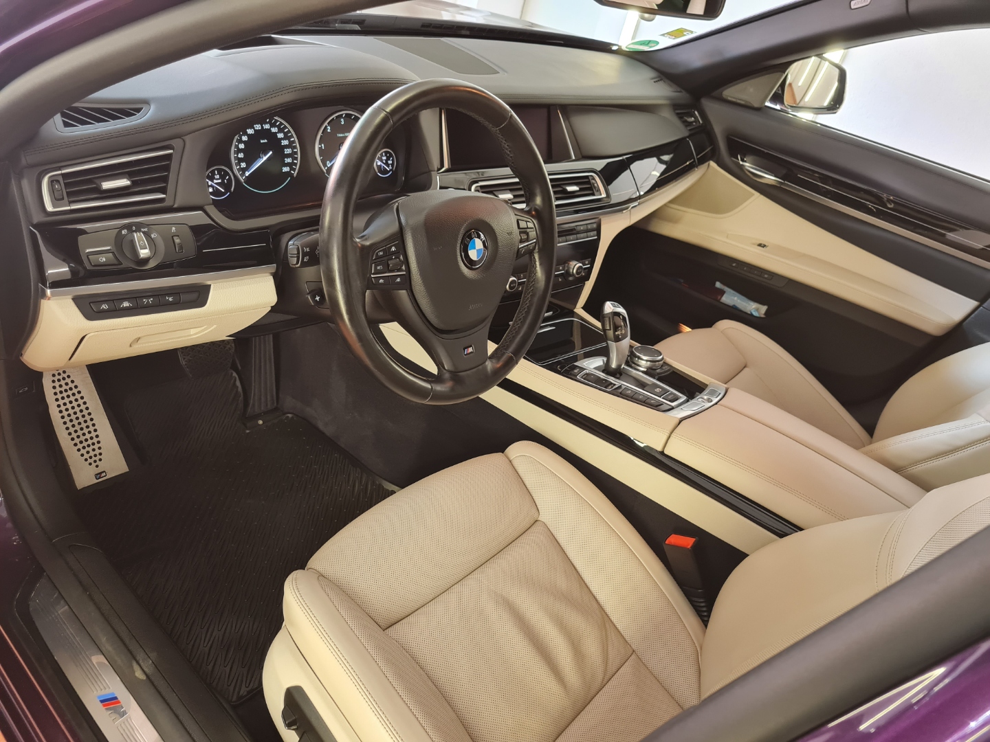 BMW 7er Innenraum, Cockpit und Lenkrad